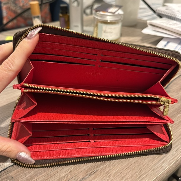 COPY - Louis Vuitton Zippy Wallet - Picture 5 of 6